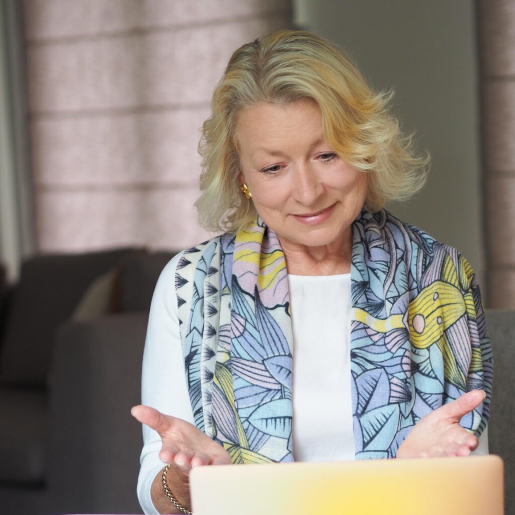 Decorative Image of Dr. Beate Brenner 2